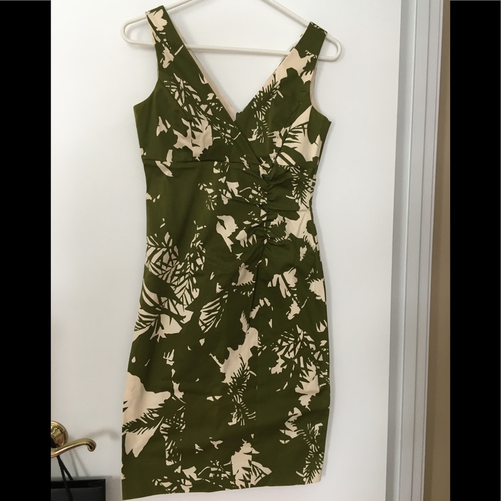 Dress with v-back and v-neck ❤️